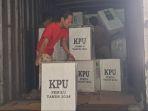 Pemberangkatkan-distribusi-logistik-pemilu-2024-KPU-Kabupaten-Banyumas.jpg