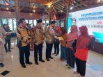 Pj Gubernur Nana Sudjana Serahkan Bantuan 4 Ton Beras untuk Warga Kota Tegal