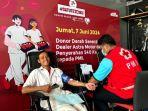 Sedang-berlangsung-donor-darah-oleh-saah-satu-karyawan-Astra-Motor-Yogyakarta.jpg