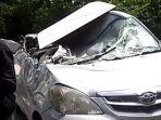 Truk-senggol-avanza-grobogan.jpg