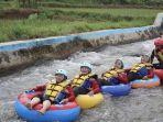 Seru, Sungai Krompeng Disulap Jadi Wisata Tubing di Desa Pandansari Batang