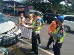 anggota-polres-banjarnegara-mengecek-lokasi-kecelakaan-di-desa-gembongan-banjarnegara.jpg