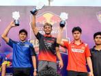 angkat-piala-honda-algifari.jpg