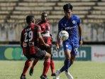 arthur-sena-pscs-cilacap-vs-persipura-jayapura.jpg