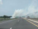 Lagi, Asap Pembakaran Lahan Ganggu Pengguna Jalan Tol. Kali Ini di Tol Batang-Semarang