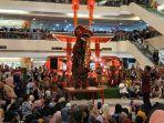 Atraksi Barongsai Sedot Perhatian, Warga Rela Berdesakan di Rita Supermall Tegal