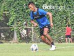bek-kiri-barito-putera-miftah-anwar-sani-saat-berlatih-dalam-sesi-latihan-dengan-timnas-indonesia.jpg
