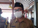 bupati-achmad-husein-saat-ditemui-wartawan-di-pendopo-sipanji-purwokerto-senin-1492020.jpg