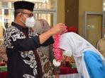 bupati-banyumas-lepas-lulusan-smk-maarif-nu-2-ajibarang-ke-jepang-rabu-2552022.jpg