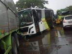 bus-sabar-subur-k-7145-kb-menabrak-bagian-belakang-truk-boks-b-9038-veu-di-jalur-pantura-pati.jpg