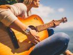 chord-gitar-dan-lirik-lagu-hingga-tua-bersama.jpg