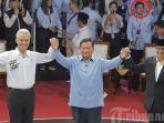 debat-perdana-capres-dan-prajurit-tni-aktif-ajudan-prabowo-pakai-seragam-kampanye.jpg
