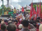 demo-mahasiswa-di-depan-gedung-dprd-banyumas-jumat-842022.jpg