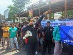 demo-sopir-truk-di-alun-alun-pati-menuntut-pembangunan-pangkalan-truk-senin-172024.jpg