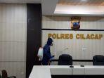 disinfektan-mapolres-cilacap.jpg