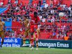 duel-striker-persijap-jepara-dengan-bek-persiba-balikpapan-minggu-712024.jpg