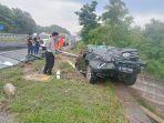 Fortuner Alami Aquaplaining hingga Tabrak Guadrail di Tol Solo Ngawi, Penumpang Luka Ringan