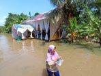 hajatan-di-tengah-banjir-cilacap-0.jpg