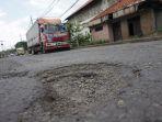 Rizal Bawazier Minta Truk Besar dan Kontainer Tidak Lewat Jalan Kota Pekalongan: Jalan Rusak