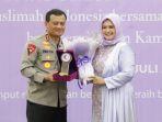 kapolda-jateng-menerima-penghargaan-dari-wanita-muslimah-indonesia.jpg