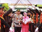 Jabat Kapolres Batang, AKBP Edy Rahmat Mulyana Disambuat Tradisi Pedang Pora
