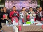 kapolres-batang-akbp-saufi-salamun-menggelar-konferensi-pers-pencurian-minimarket.jpg