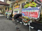karangan-bunga-kapolres-doktor.jpg