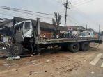 kendaraan-truk-trailer-yang-memicu.jpg