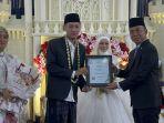Kejutkan Pengantin di Batang, Menteri BKKBN Wihaji Beri Kado Sertifikat Siap Nikah dan Hamil