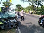 mobil-pikap-tabrak-motor-di-klumpit-kudus-jumat-8102021.jpg