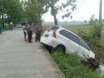 mobil-toyota-avanza-bernomor-polisi-b-1746-sif-masuk-ke-sawah-di-bukateja-purbalingga.jpg