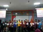 nonton-bareng-peluncuran-tahapan-pemilu-2024-di-aula-kpu-banyumas-selasa-1462022.jpg