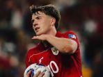 ole-romeny-selebrasi-gol.jpg