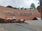 pekerja-merampungkan-proyek-taman-botani-baturraden-jumat-1692022.jpg