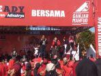 pendukung-kecewa-siti-atikoh-tidak-hadir-senam-bersama.jpg