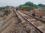 perbaikan-jalur-kereta-api-rel-kereta-api-akibat-banjir-grobogan.jpg