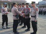 polres-tegal-bagikan-820-buku-ke-anak-anak-di-pelosok-lewat-sekolah.jpg