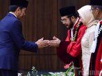 presiden-jokowi-salami-ketua-mahkamah-konstitusi-nwar-usman-senin-2032023.jpg