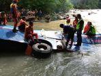 proses-evakuasi-penumpang-bus-sriwijaya-yang-jatuh-ke-jurang.jpg