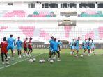 psis-semarang-gelar-latihan-resmi-jelang-lawan-malut-united-di-stadion-jatidiri.jpg