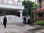 rumah-hasto-digeledah-ok.jpg