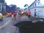 separuh-jalan-wangon-yogyakarta-ambrol-di-barat-jembatan-adisara-jatilawang-banyumas.jpg