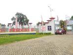suasana-di-depan-pintu-gerbang-lapas-terbuka-kelas-iib-kendal-minggu-3012022.jpg