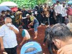 suasana-pemakaman-vanessa-angel-dan-bibi-ardiansyah-jumat-5112021.jpg