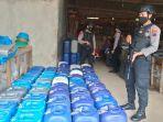 tim-sabhara-polresta-banyumas-mengamankan-115-liter-ciu-dan-240-liter-tuak.jpg