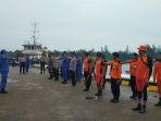 tim-sar-gabungan-melakukan-apel-sebelum-pencarian-helikopter-polri-yang-jatuh-di-belitung-timur.jpg