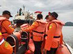 tim-sar-gabungan-melakukan-pencarian-di-laut.jpg