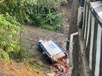 truk-kecelakaan-terjun-bebas-di-sungai-glagah-tonjong-brebes.jpg