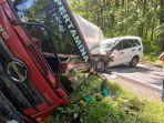 truk-tangki-pertamina-terguling-timpa-innova-di-jalan-blora-cepu.jpg