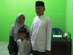 wajah-sumringah-heri-susanto-setelah-disunat-dia-menggunakan-baju-koko-dan-sarung-setelah-disunat.jpg